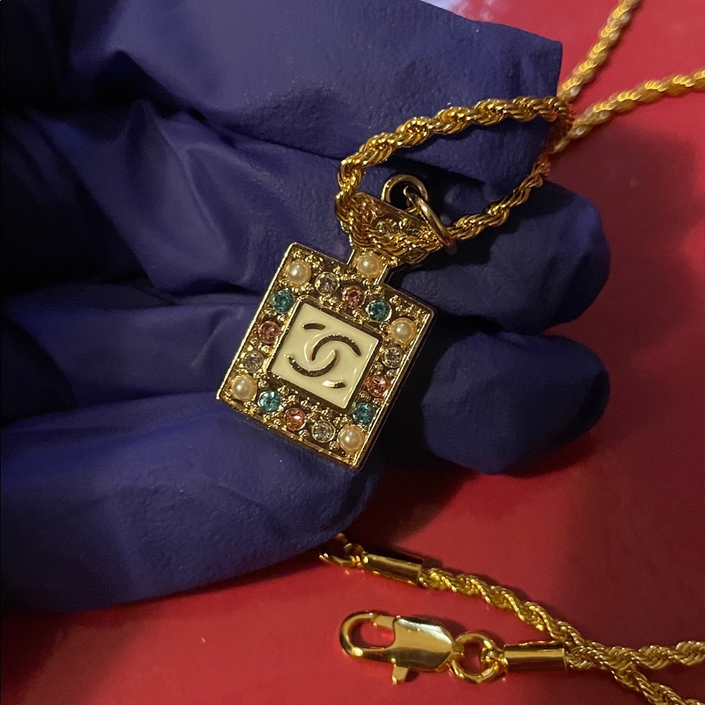 Upcycled Chanel zipper charm necklace - Picture 4 of 17